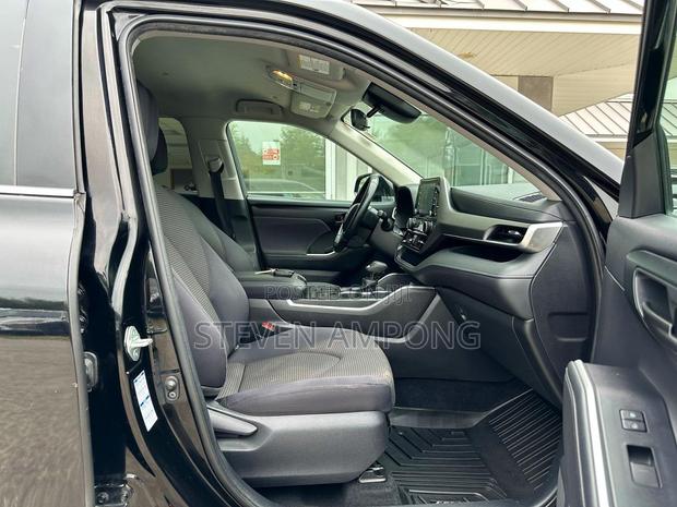Toyota Highlander LE 2021 Black