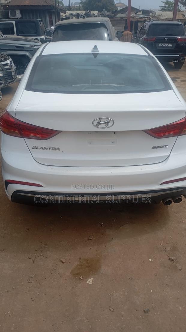 Hyundai Elantra 2018 White