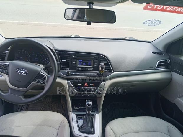 Hyundai Elantra 2017 White