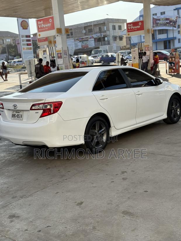 Toyota Camry SE 4dr Sedan (2.5L 4cyl 6A) 2013 White