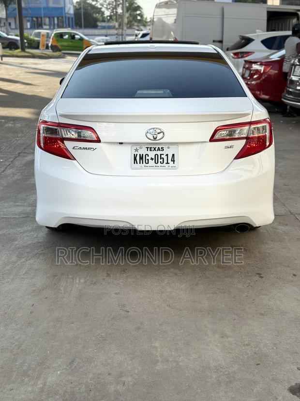 Toyota Camry SE 4dr Sedan (2.5L 4cyl 6A) 2013 White