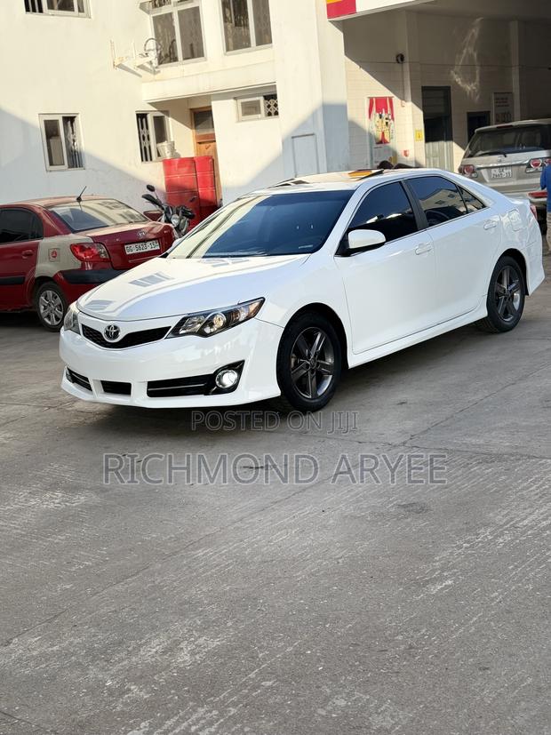 Toyota Camry SE 4dr Sedan (2.5L 4cyl 6A) 2013 White