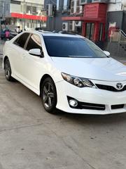 Toyota Camry SE 4dr Sedan (2.5L 4cyl 6A) 2013 White for sale