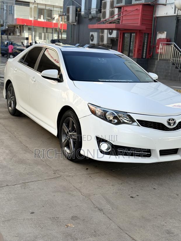 Toyota Camry SE 4dr Sedan (2.5L 4cyl 6A) 2013 White