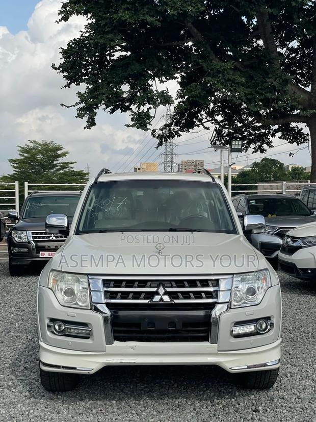 Mitsubishi Pajero 2017 White