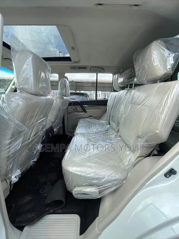 Mitsubishi Pajero 2017 White