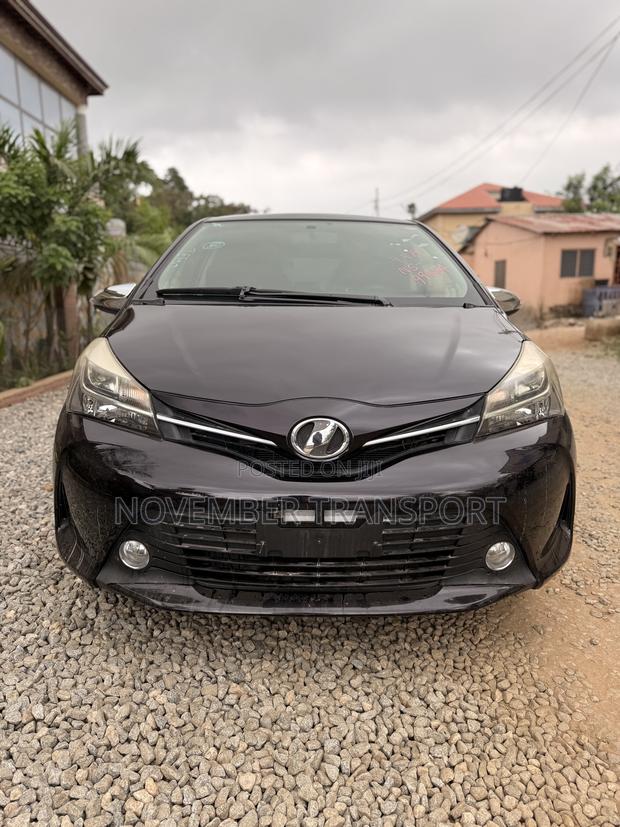 Toyota Vitz 1.3 FWD 5dr 2015 Burgundy
