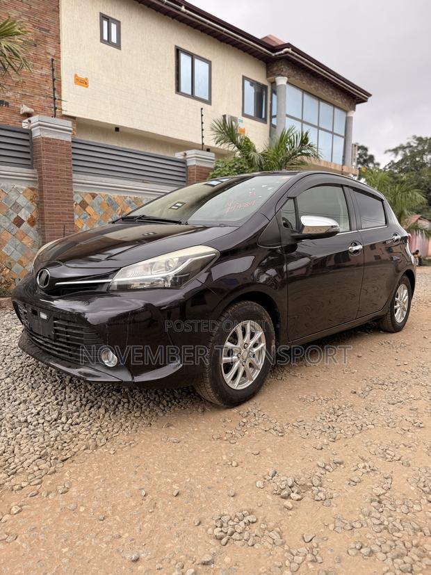 Toyota Vitz 1.3 FWD 5dr 2015 Burgundy