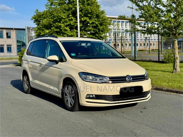 Volkswagen Touran 2024 Beige