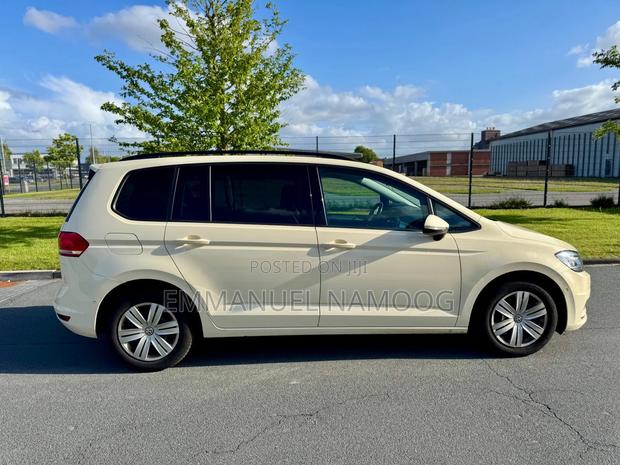 Volkswagen Touran 2024 Beige