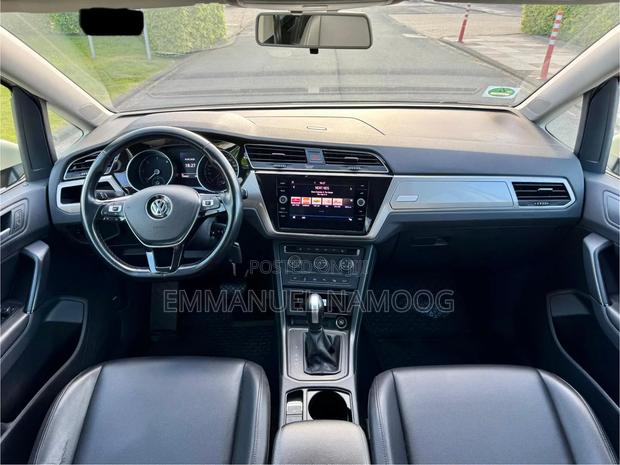 Volkswagen Touran 2024 Beige