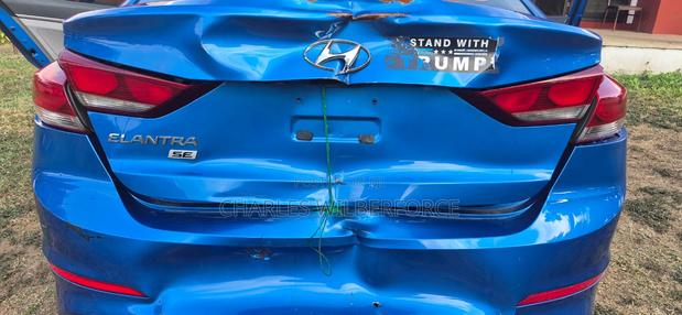 Hyundai Elantra SE Sedan FWD (2.0L 4cyl 6M) 2017 Blue