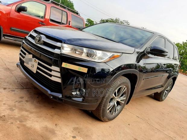 Toyota Highlander LE 4x4 V6 (3.5L 6cyl 8A) 2017 Black