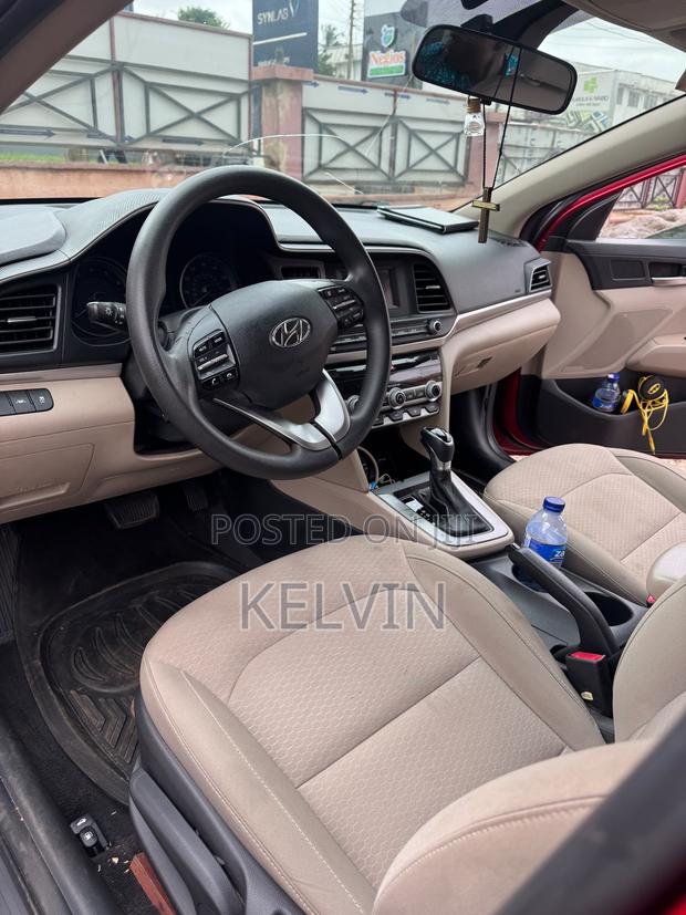 Hyundai Elantra SE 2019 Red