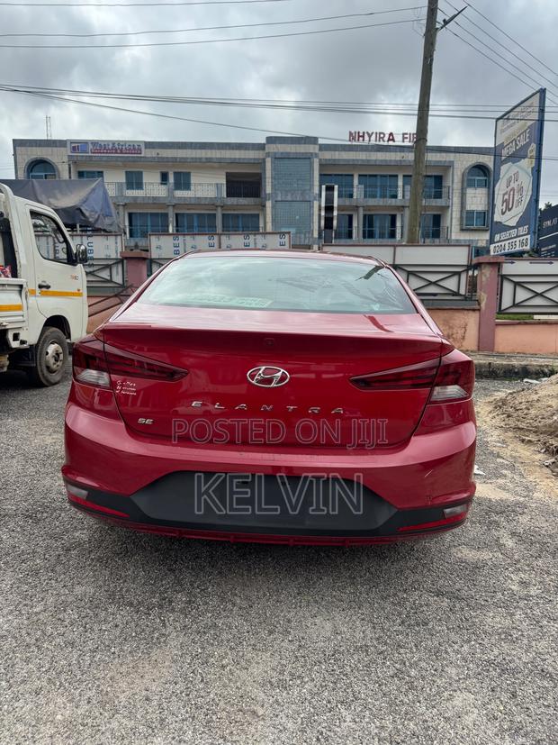 Hyundai Elantra SE 2019 Red