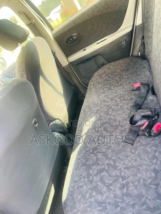 Toyota Vitz 1.3 FWD 5dr 2010 Gray