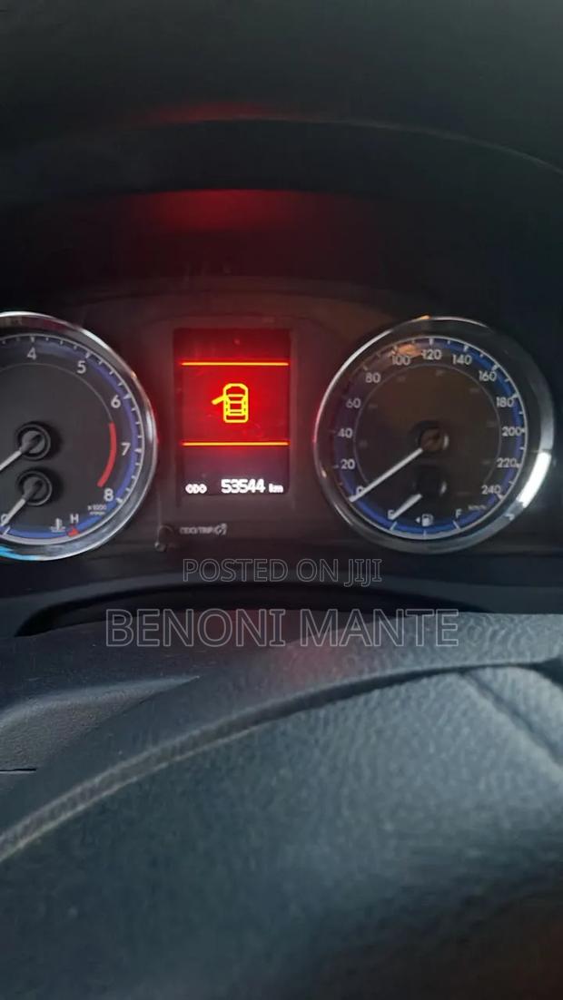 Toyota Corolla LE (1.8L 4cyl 2A) 2019 White