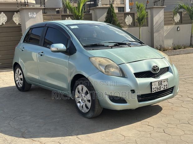 Toyota Vitz 1.5 FWD 3dr 2010 Blue