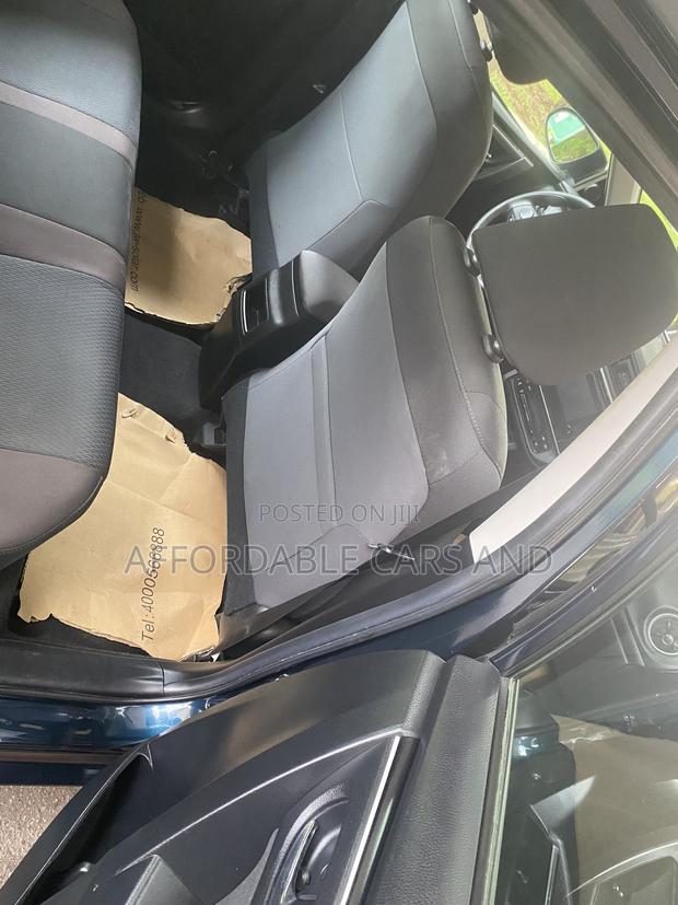 Toyota Corolla LE (1.8L 4cyl 2A) 2019 Blue