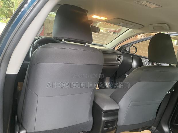 Toyota Corolla LE (1.8L 4cyl 2A) 2019 Blue