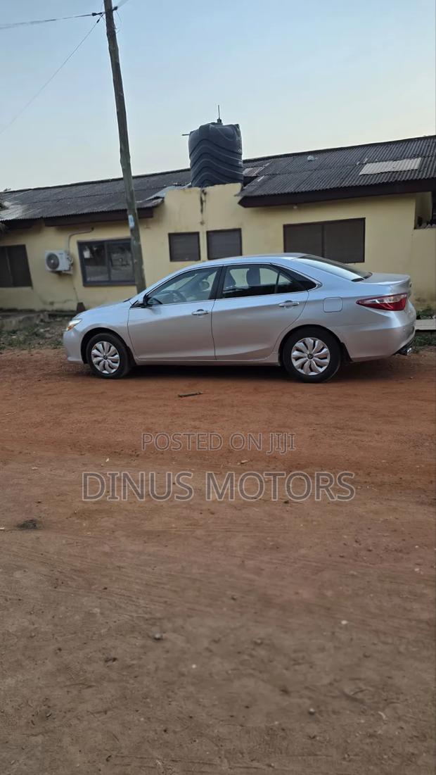 Toyota Camry LE 4dr Sedan (2.5L 4cyl 6A) 2017 Silver