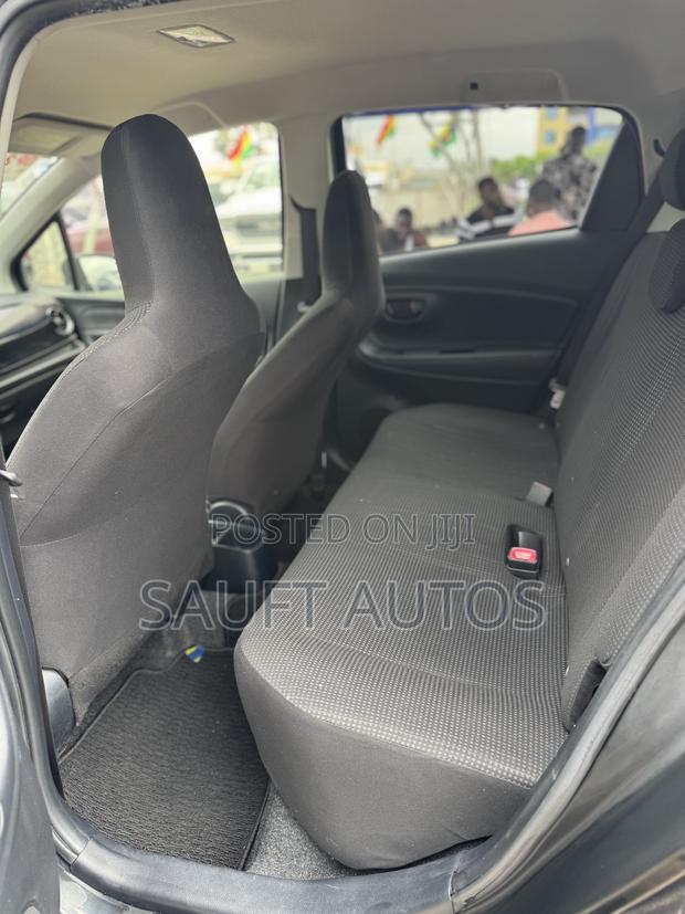 Toyota Vitz 1.3 AWD 5dr 2015 Black
