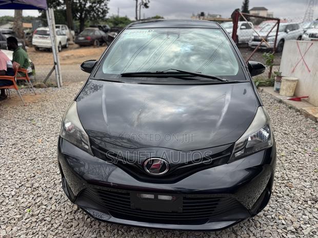 Toyota Vitz 1.3 AWD 5dr 2015 Black