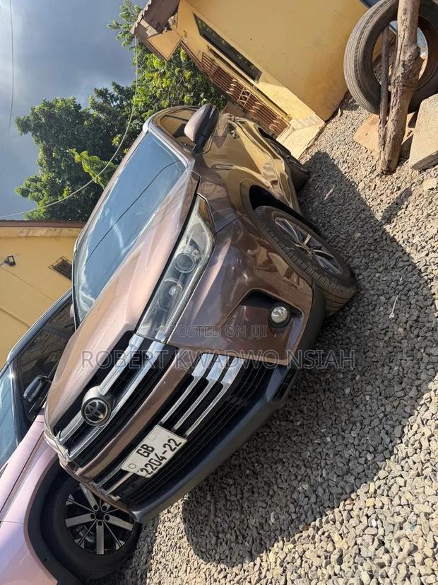 Toyota Highlander XLE 2019 Brown