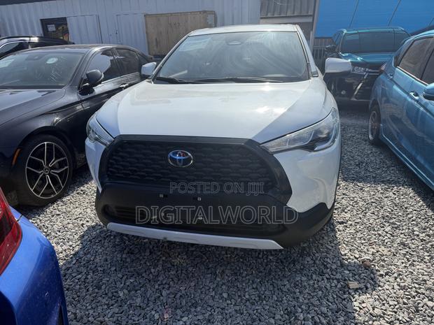Toyota Corolla Cross XLE 4WD 2024 White
