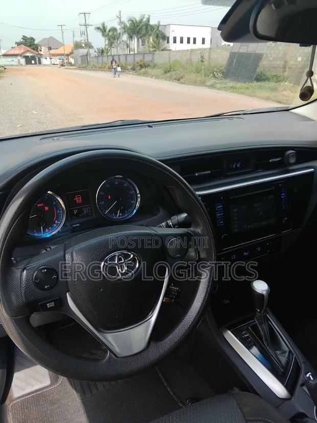 Toyota Corolla LE (1.8L 4cyl 2A) 2018 Silver