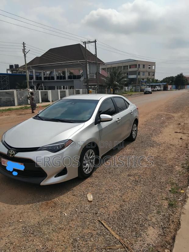 Toyota Corolla LE (1.8L 4cyl 2A) 2018 Silver