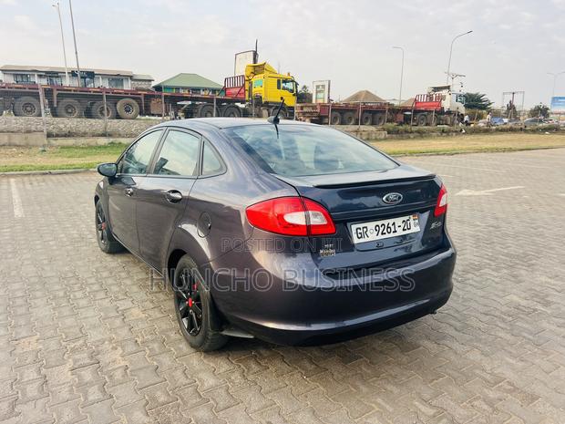 Ford Fiesta 2012 Gray