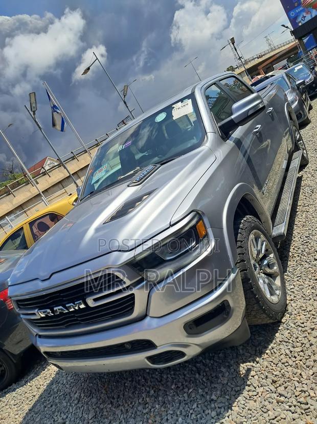 RAM 1500 2022 Silver