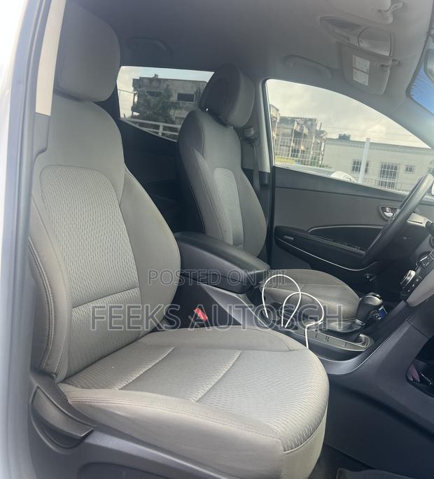 Hyundai Santa Fe SE AWD 2017 White