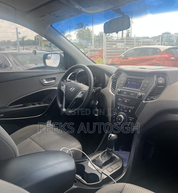 Hyundai Santa Fe SE AWD 2017 White