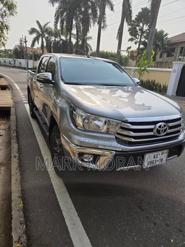 Toyota Hilux 2017 Gray