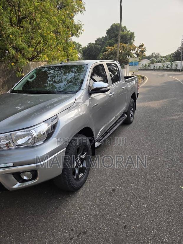 Toyota Hilux 2017 Gray