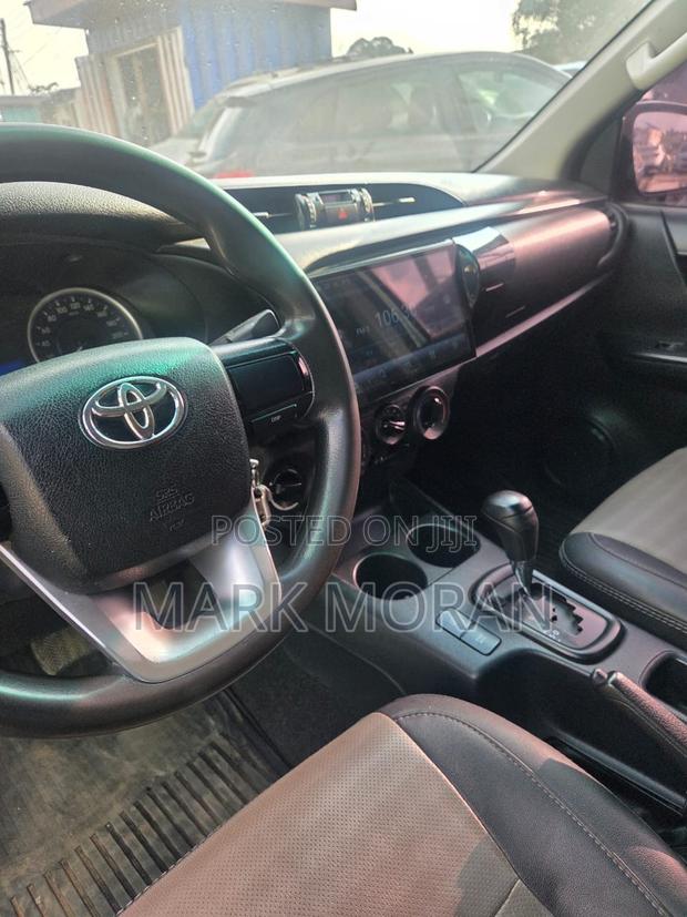 Toyota Hilux 2017 Gray