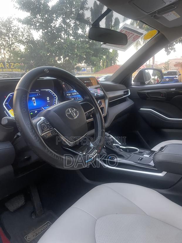 Toyota Highlander XLE 2022 Black