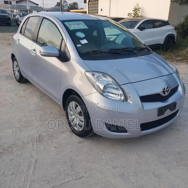 Toyota Vitz 2009 Purple