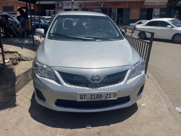 Toyota Corolla LE 4dr Sedan (1.8L 4cyl 4A) 2011 Silver