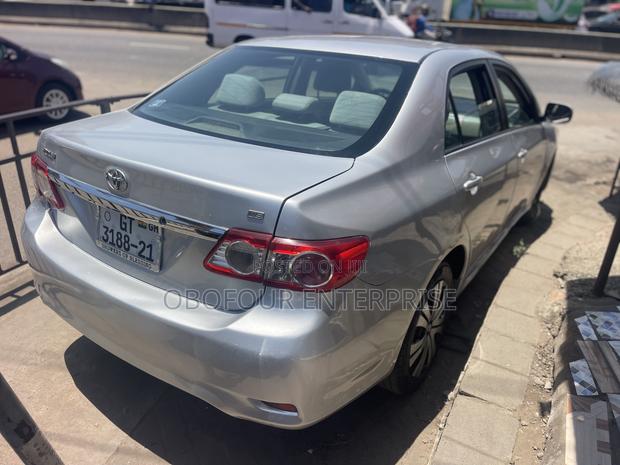 Toyota Corolla LE 4dr Sedan (1.8L 4cyl 4A) 2011 Silver