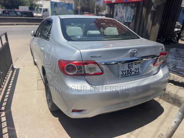 Toyota Corolla LE 4dr Sedan (1.8L 4cyl 4A) 2011 Silver