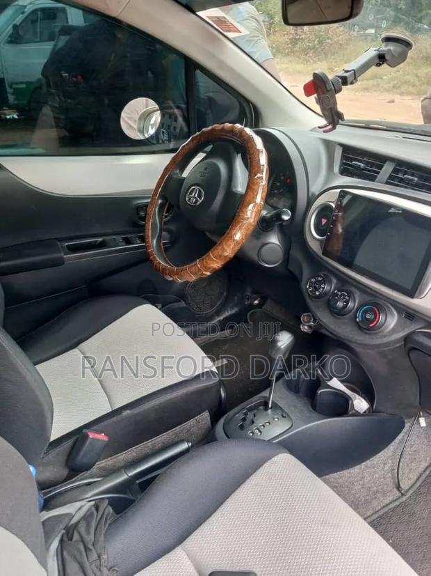 Toyota Vitz 2012 Silver