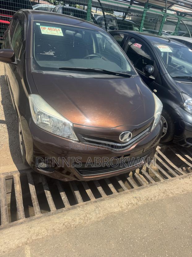 Toyota Vitz 1.3 FWD 5dr 2014 Brown