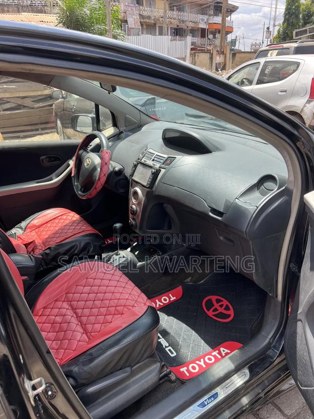 Toyota Vitz 1.3 FWD 5dr 2010 Black