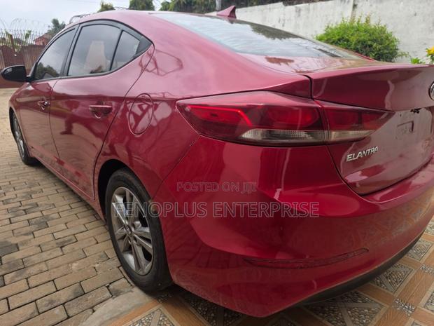 Hyundai Elantra 2017 Red