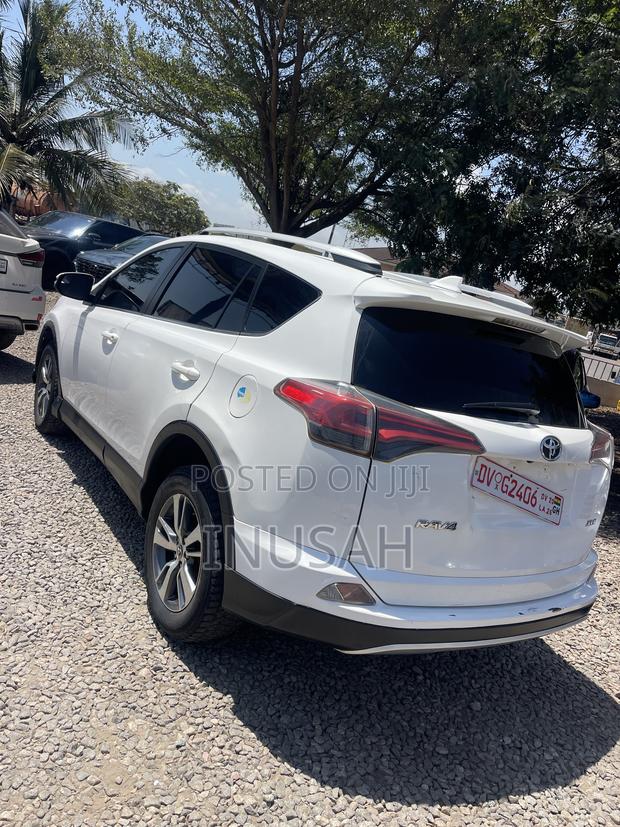 Toyota RAV4 2018 White