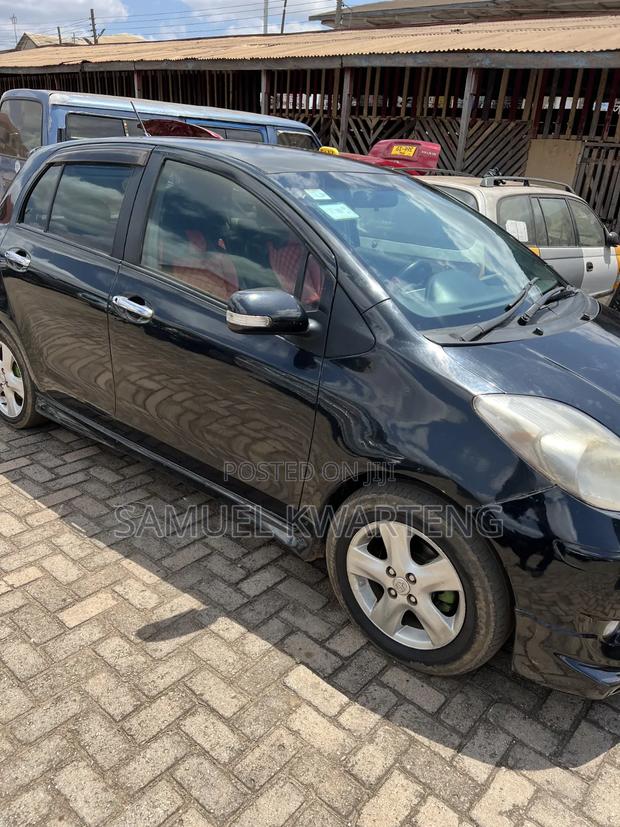 Toyota Vitz 1.3 FWD 5dr 2010 Black