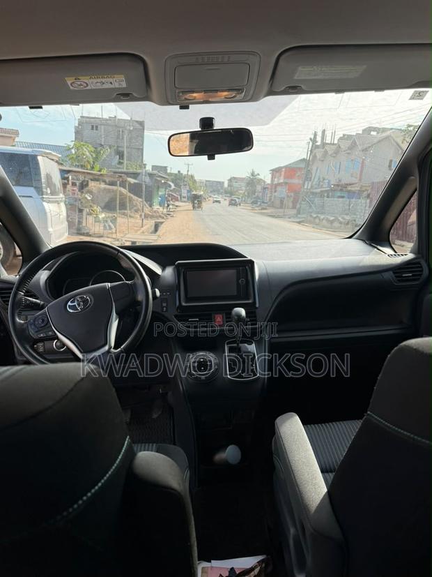 Toyota Voxy V 2WD 8-Seater 2014 Black